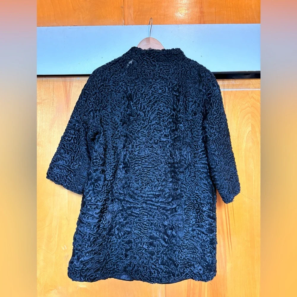 Elegant 1950s Black Astrakhan/Karakul/Persian Lamb Coat, size L. - Picture 2 of 9